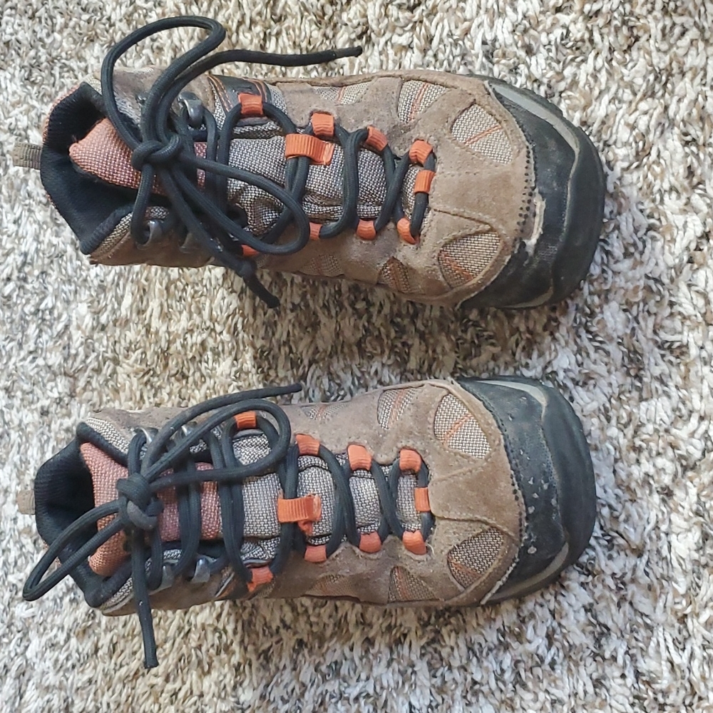 Kids Hitec waterproof hiking boots size 1